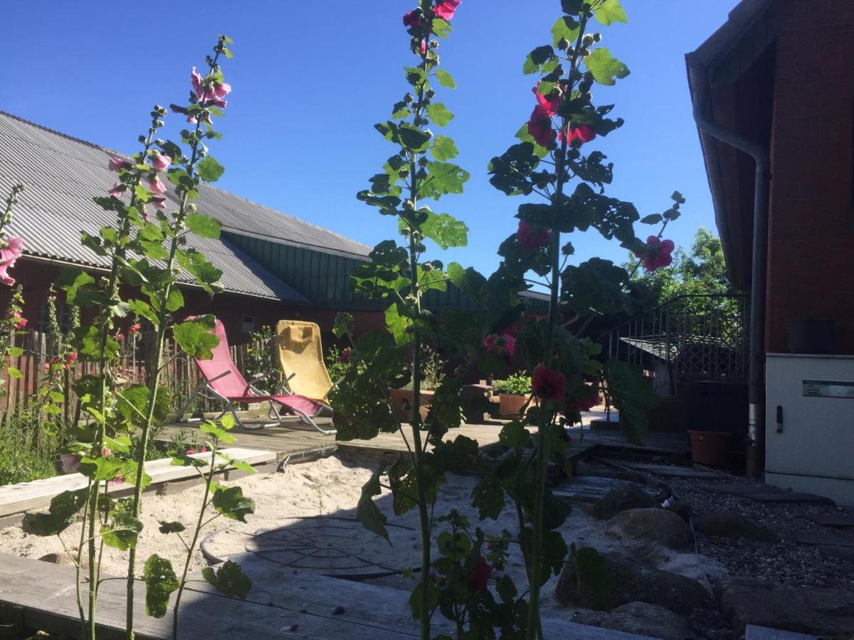 Peanuts Hostel & Meer Surendorf Exteriör bild